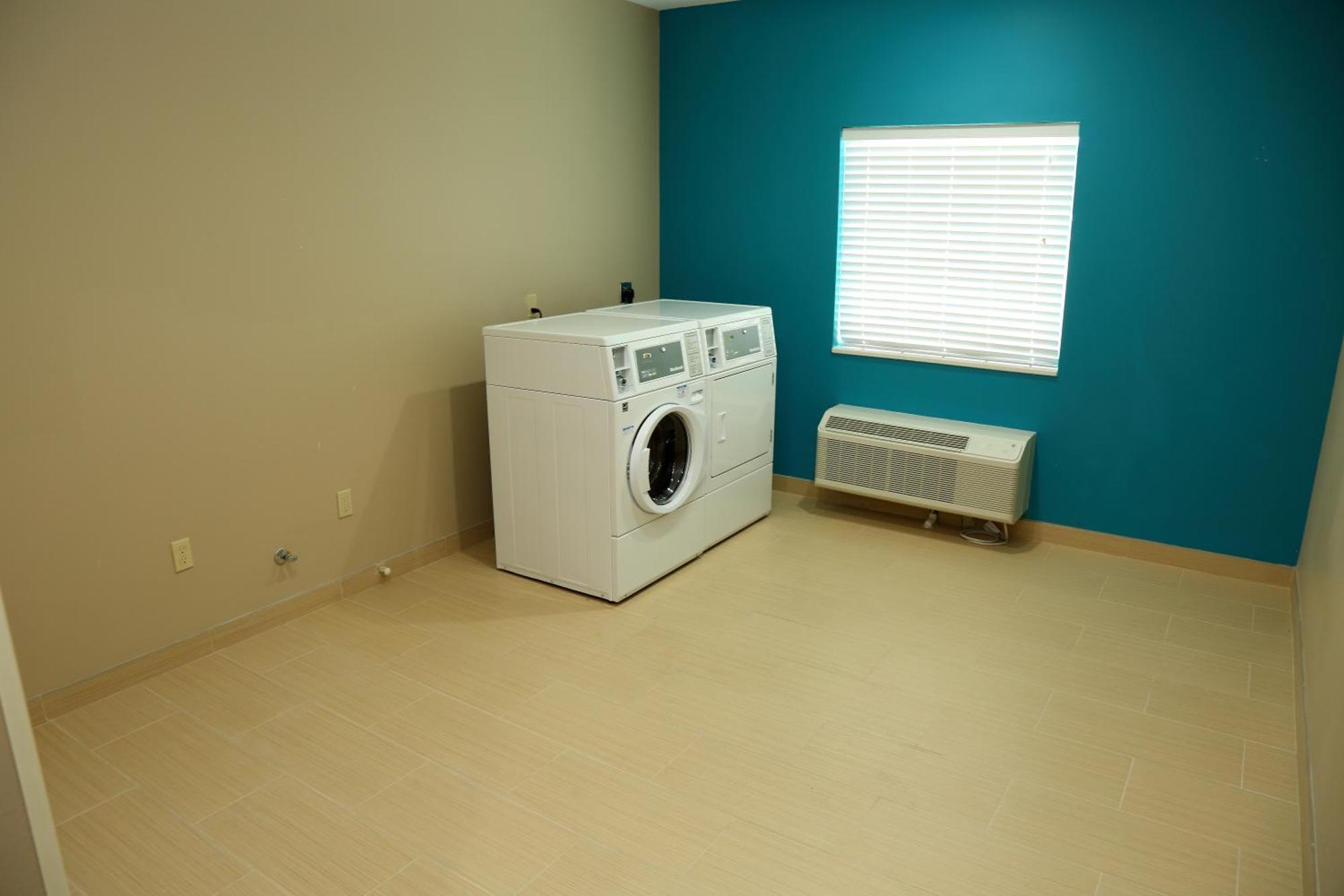 Americas Best Value Inn & Suites-Prairieville Экстерьер фото